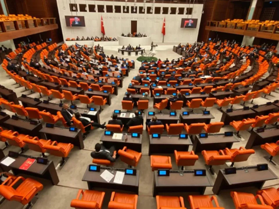 AKP ve MHP, Yeni Anayasa İçin CHP Destekli 'Vize'yi Aldı görseli