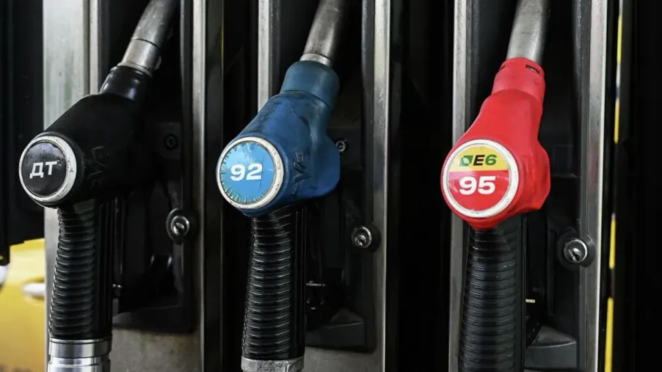 Rusya'nın Başkentinde Benzin Kıtlığı Paniği: Satış Limitleri Gerçek mi? görseli