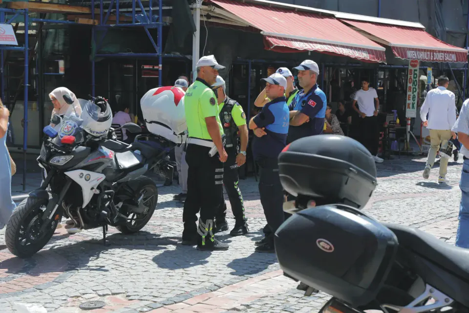 Adana'da Motosiklet Denetimi: 'Yakın Mesafe' Savunması Cezayı Engellemedi görseli