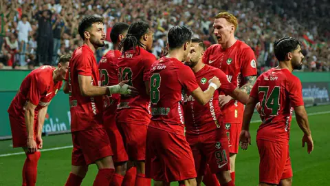 Amedspor'un tarihi gecesi: Başakşehir'i 5-0 yendi, Süper Lig'de şok etkisi