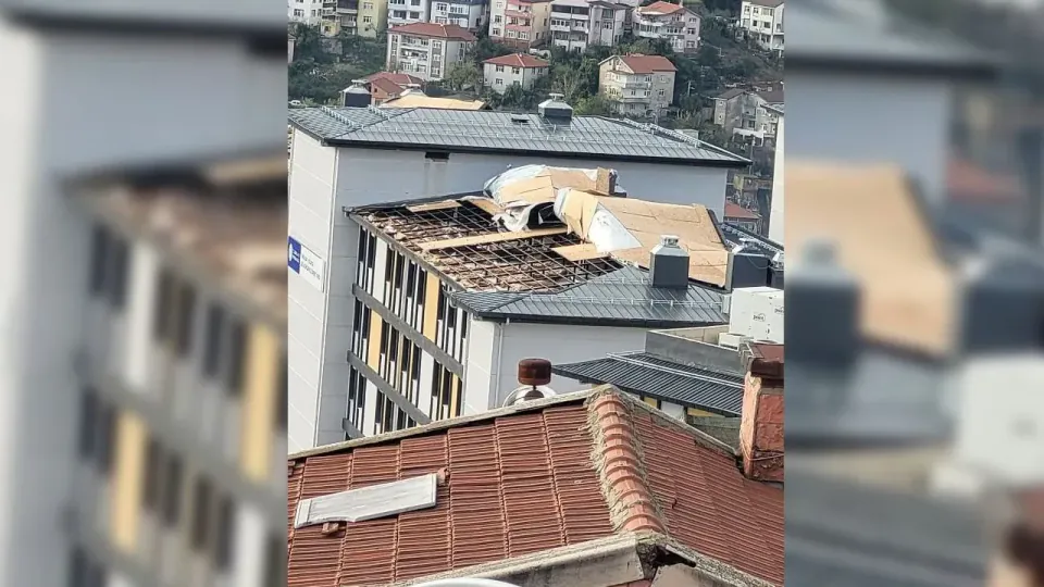 Ereğli'de fırtına KYK kız yurdu çatısını söktü: Öğrenciler güvenli, ekipler yerde görseli