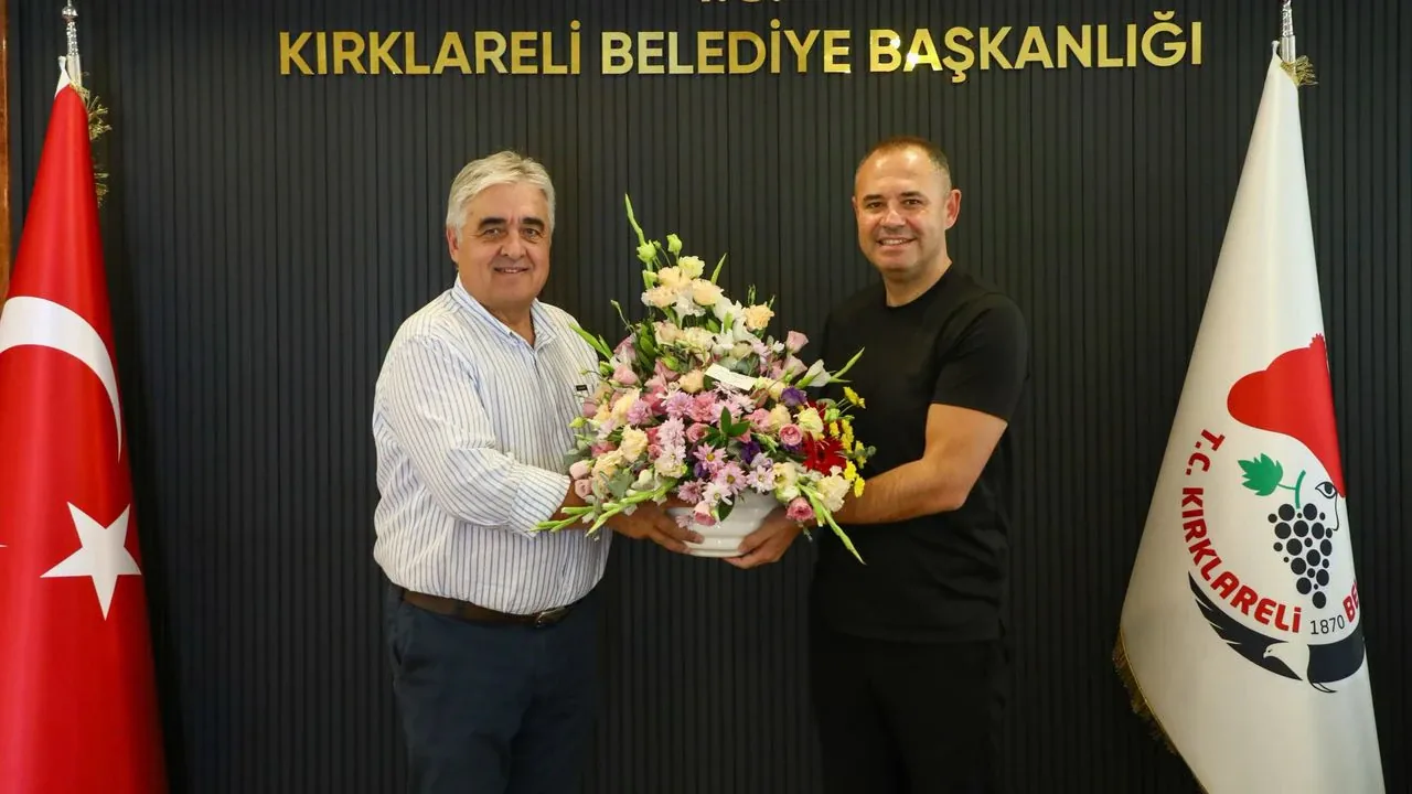 Kırklareli Belediye Başkanı Derya Bulut, Ziraat Odası Başkanı Şaylan'ı Ağırladı Kırklareli Belediye Başkanı Derya Bulut, Ziraat Odası Başkanı Şaylan'ı Ağırladı