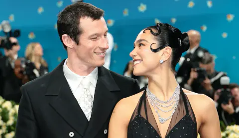 Dua Lipa ve Callum Turner Evlendi: Londra'da Sade Bir Tören