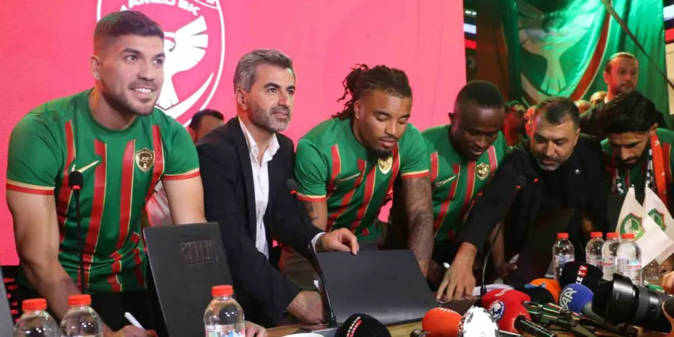 Amedspor, Kadrosuna Kattığı 5 Yeni Transfer İçin İmza Töreni Düzenledi görseli
