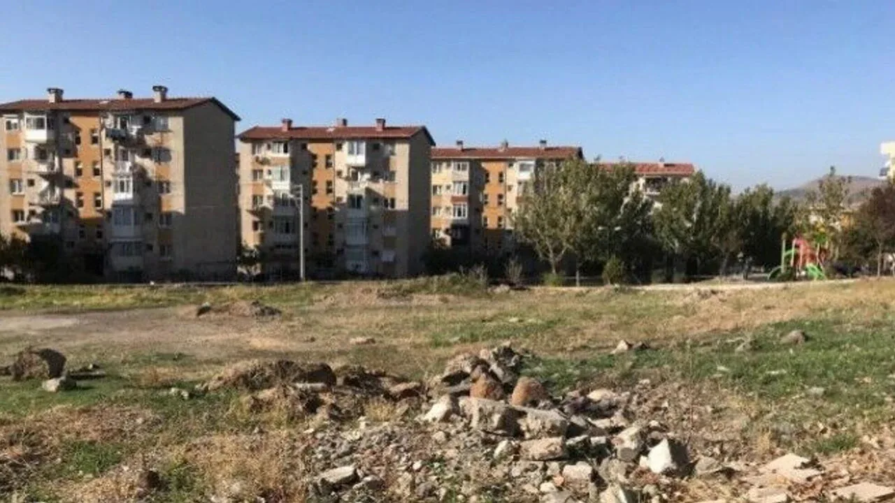 İzmir Bornova'da hazine arazisi konut alanına çevrildi: 44 milyon TL'lik satışta son karar İzmir Bornova'da hazine arazisi konut alanına çevrildi: 44 milyon TL'lik satışta son karar