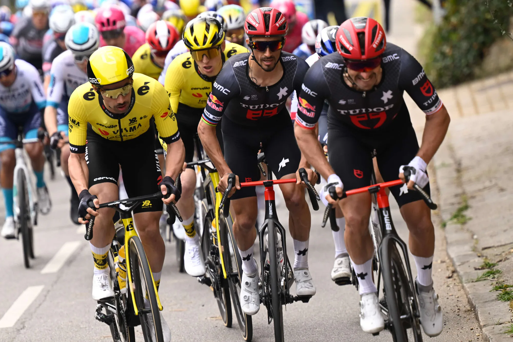 Julian Alaphilippe: Zirveden Sakatlıklara ve Tudor Pro Cycling'e Julian Alaphilippe: Zirveden Sakatlıklara ve Tudor Pro Cycling'e