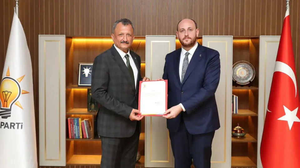 AK Parti Seyhan İlçe Başkanlığı'nda Görev Değişimi: Ali Coşkun Atandı görseli