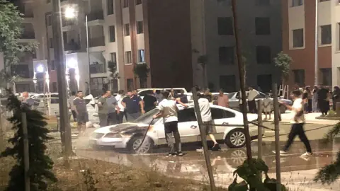 Adıyaman'da Park Halindeki Otomobil Alevlere Teslim Oldu