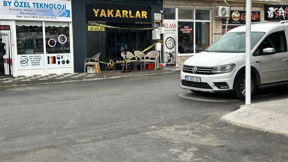 Emrah Yakar cinayetinde 2 sanık tutuklandı: Oto galerisindeki bıçaklı kavga görseli