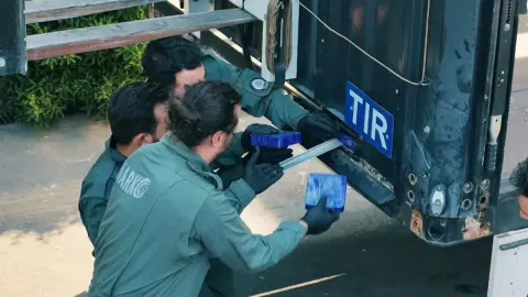 İran Sınırında Dev Operasyon: 210 Kilogram Eroin Ele Geçirildi