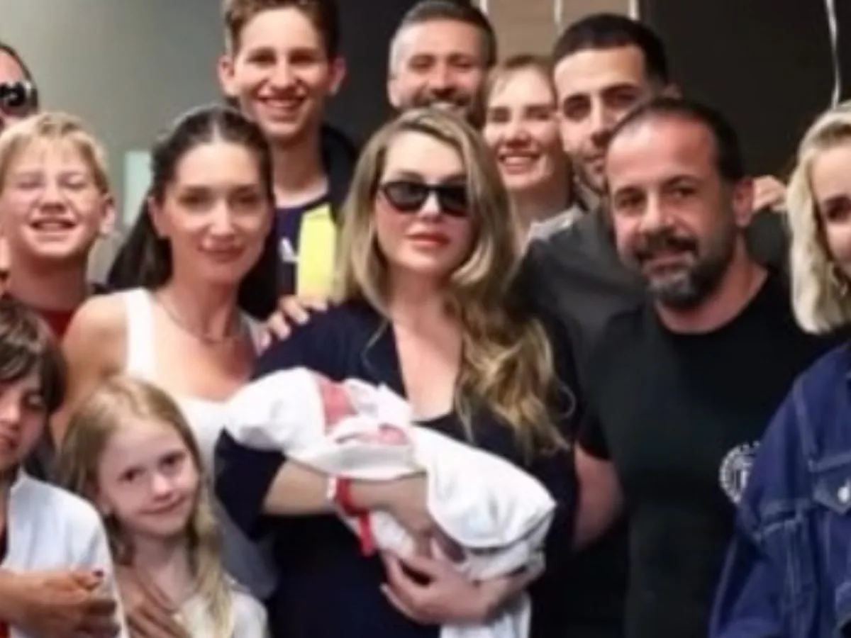 Esra Erol'un kardeşi Eda Erol anne oldu: Bebeğinin ismi ve doğum yöntemi dikkat çekti Esra Erol'un kardeşi Eda Erol anne oldu: Bebeğinin ismi ve doğum yöntemi dikkat çekti