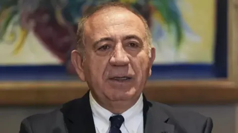 CHP İstanbul'da mahkeme kararı: Gürsel Tekin heyetinin görevi sona erdi