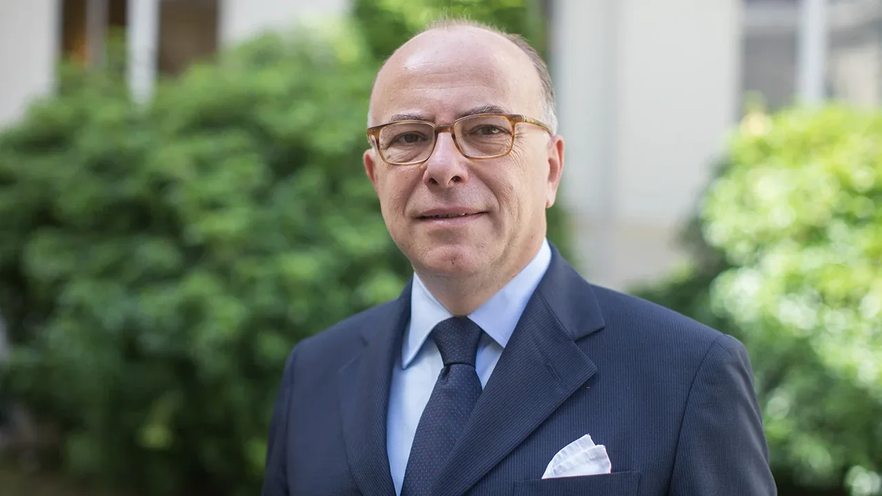 Bernard Cazeneuve Fransa'da 2027 Seçimleri İçin Sahaya İndi Bernard Cazeneuve Fransa'da 2027 Seçimleri İçin Sahaya İndi
