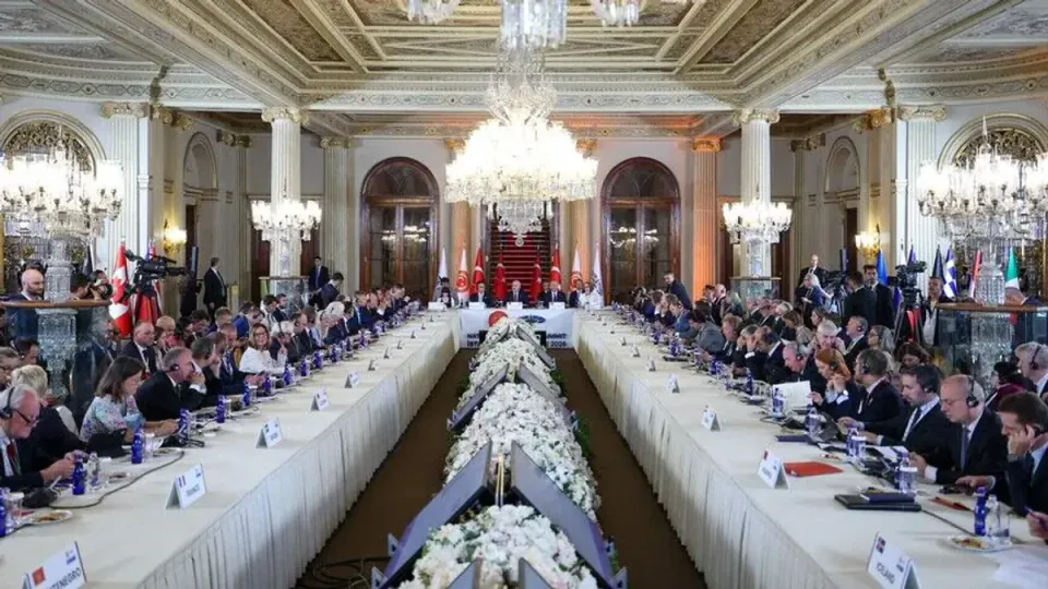 Türkiye'nin Arabuluculuk Rolü: İstanbul'daki Üçlü Zirve ve Diplomasi görseli