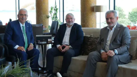 Başkan Halil İbrahim Aşgın'dan Ahmet Ahlatcı'ya Hac Ziyareti