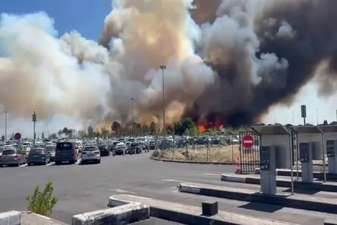 Fransa'da Korkutan Yangın: Bordeaux-Merignac Havalimanı Yakınında İki İtfaiyeciin Hayatını Kaybetti