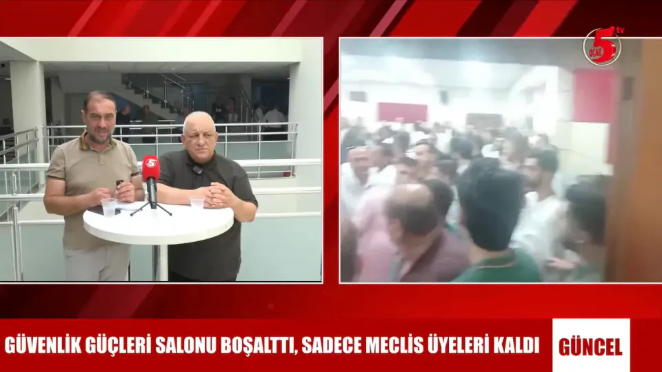 Yüreğir Belediye Meclisi'nde Seçim Arbedesi: Salon Polis Müdahalesiyle Boşaltıldı görseli