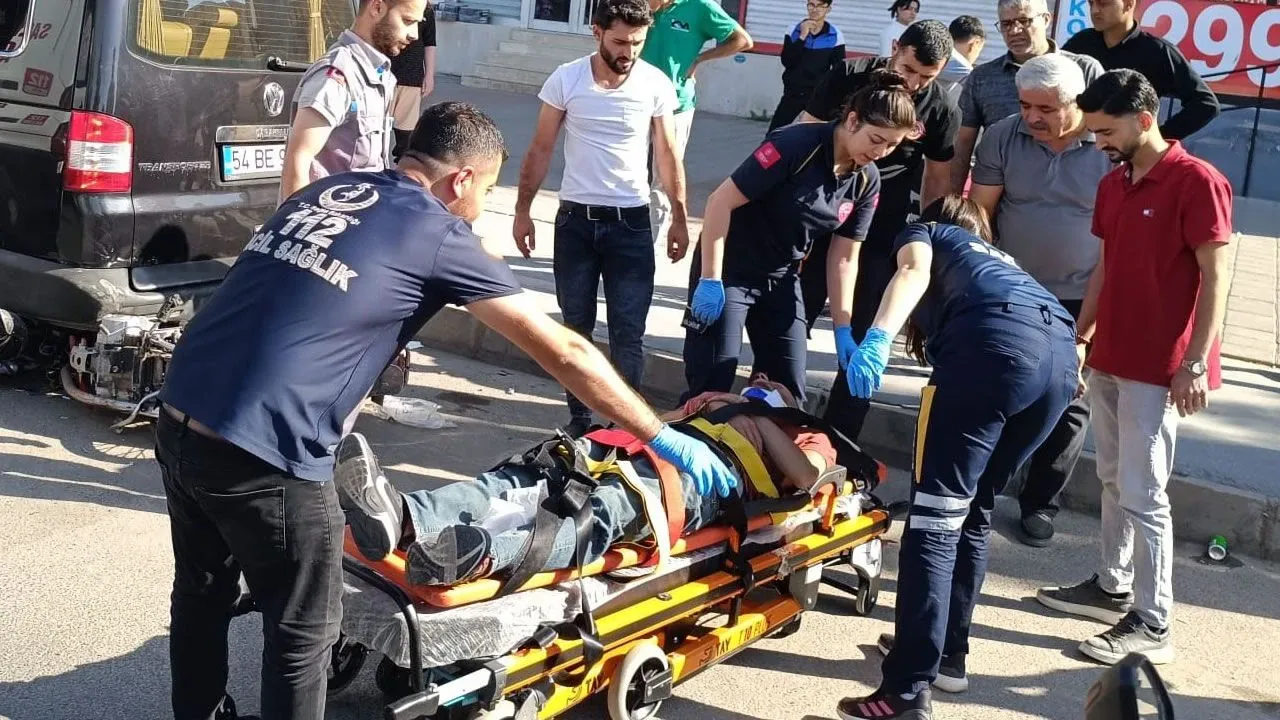 Şırnak'ta lise önünde trafik kazası: 1 yaralı Şırnak'ta lise önünde trafik kazası: 1 yaralı