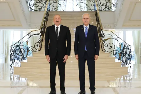 Cumhurbaşkanı Aliyev ve Numan Kurtulmuş Bir Araya Geldi