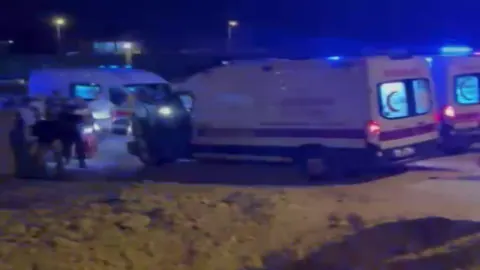 Gaziantep Nizip'te Yol Çalışması Çukuru Otomobilin Altında Kaldı: 3 Yaralı