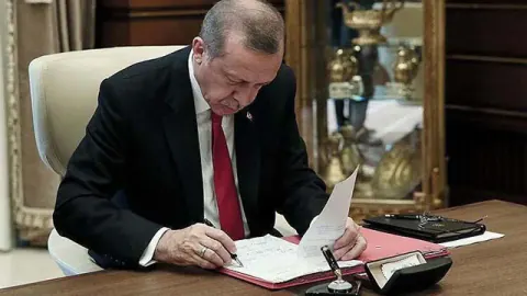 Resmi Gazete'de yayımlanan kararnamede 6 il müftüsü görevden alındı, onlarca ilde rotasyon yapıldı