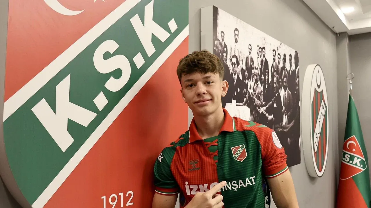 Karşıyaka'da Altyapıdan Profesyonel Transfer: Ersen Batın Güler Karşıyaka'da Altyapıdan Profesyonel Transfer: Ersen Batın Güler