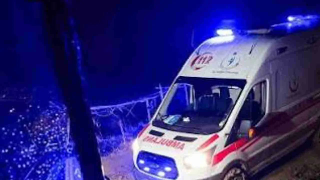 Gaziantep Nizip'te Otomobil İnşaat Alanına Devrildi: 3 Yaralı Gaziantep Nizip'te Otomobil İnşaat Alanına Devrildi: 3 Yaralı