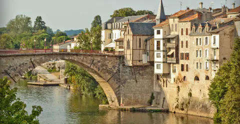 Fransa'nın Saklı Köşesi: Lot-et-Garonne'un Tarihi Yerleşimi Boussès