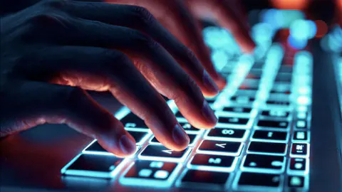 Yapay Zeka ile Ünlü Taklidi Yapan Dolandırıcılık Tuzağına Dikkat
