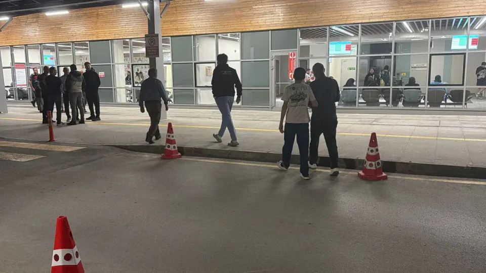 Kütahya'da Okul Şöleninde Zehirlenme Paniği: 98 Kişi Hastaneye Kaldırıldı görseli