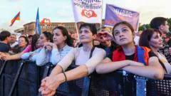Ermenistan'da Seçim Heyecanı: Nikol Paşinyan Yeniden Sandık Başında Ermenistan'da Seçim Heyecanı: Nikol Paşinyan Yeniden Sandık Başında
