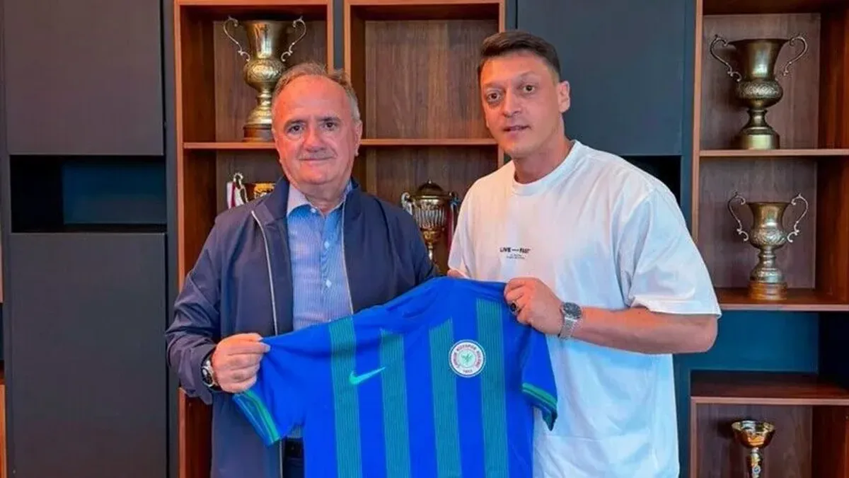 Çaykur Rizespor'dan Vizyon Hamlesi: Mesut Özil ile Altyapı İş Birliği Çaykur Rizespor'dan Vizyon Hamlesi: Mesut Özil ile Altyapı İş Birliği