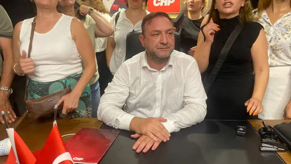 CHP İl Başkanlığında Gözler Utku Gümrükçü'de: Binada Nöbet Sürüyor görseli
