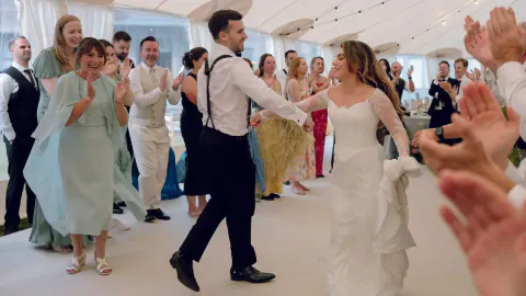 Lorraine Kelly'nin Kızı Rosie, İskoçya'da Görkemlü Bir Düğünle Evlendi