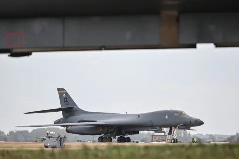 ABD, Fairford Üssünden B-1 Bombacıları Çekti: "Yeni Tehditler" Gerekçesi
