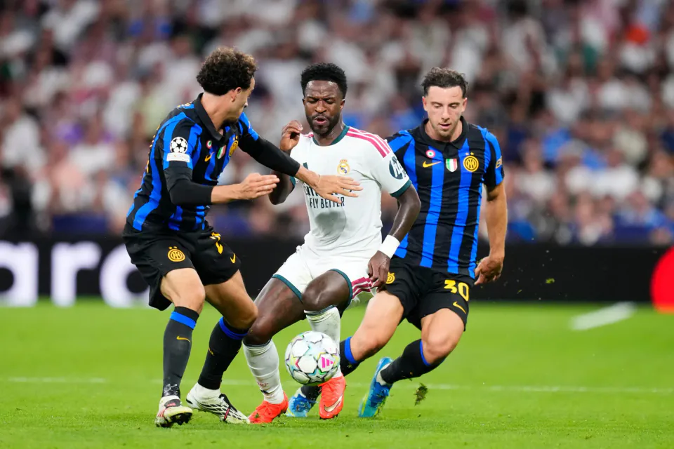 Real Madrid, Şampiyonlar Lig'de Inter Milan'ı 2-1 Yendi: Mourinho Dönüşünde Galibiyet görseli