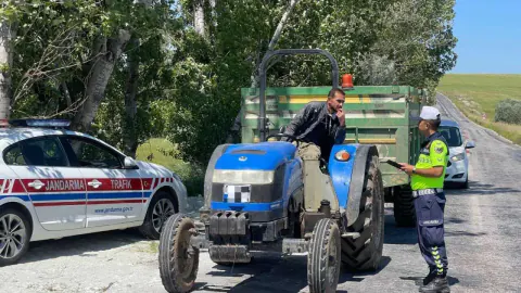Yozgat Kadışehri'nde Traktör Sürücülerine Jandarmadan Hayat Kurtaran Eğitim