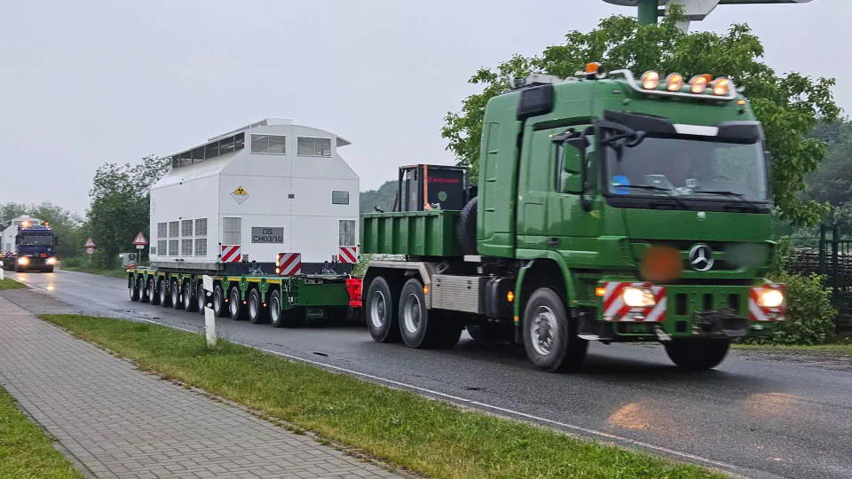 İngiltere'den Gelen Son Nükleer Atıklar Almanya'ya Ulaştı: Brokdorf'a Transfer görseli