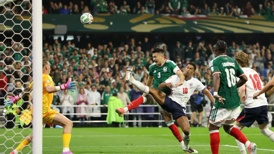 Meksika'da Kriz: Kaptan Cesar Montes Sakatlandı, Göreve Edson Alvarez Geçti görseli