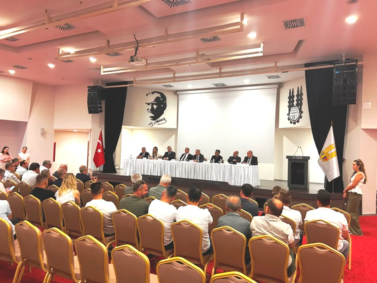Kapıkule ve Hamzabeyli'de Ticaret Hızlanıyor: ETSO'dan Dev Zirve Kapıkule ve Hamzabeyli'de Ticaret Hızlanıyor: ETSO'dan Dev Zirve