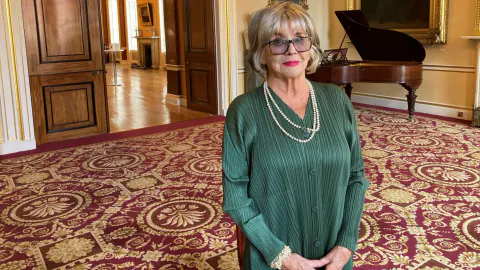 İngiliz Ekranlarının Usta İsmi Sue Johnston: Kariyer Yolculuğu ve Rolleri İngiliz Ekranlarının Usta İsmi Sue Johnston: Kariyer Yolculuğu ve Rolleri