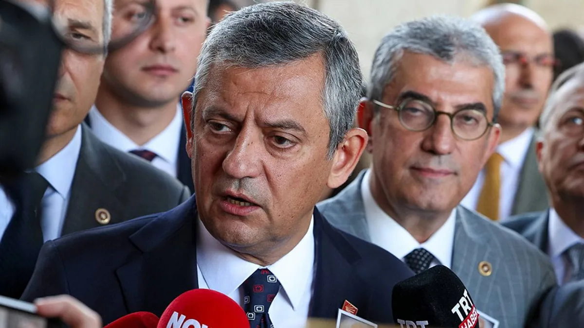 Özgür Özel'den Görevden Alınan CHP İl Başkanlıkları İçin Kritik Çağrı Özgür Özel'den Görevden Alınan CHP İl Başkanlıkları İçin Kritik Çağrı