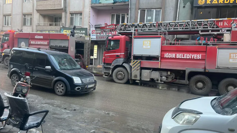 Eskişehir'de Apartman Boşluğunda Yangın Panigi: Bina Tahliye Edildi görseli