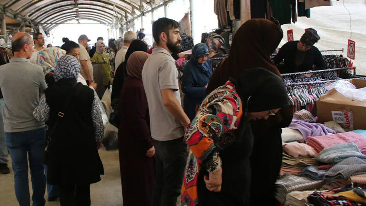Kütahya'da Dev İndirim Festivali Başladı: 250 Esnaf Tezgâh Açtı Kütahya'da Dev İndirim Festivali Başladı: 250 Esnaf Tezgâh Açtı