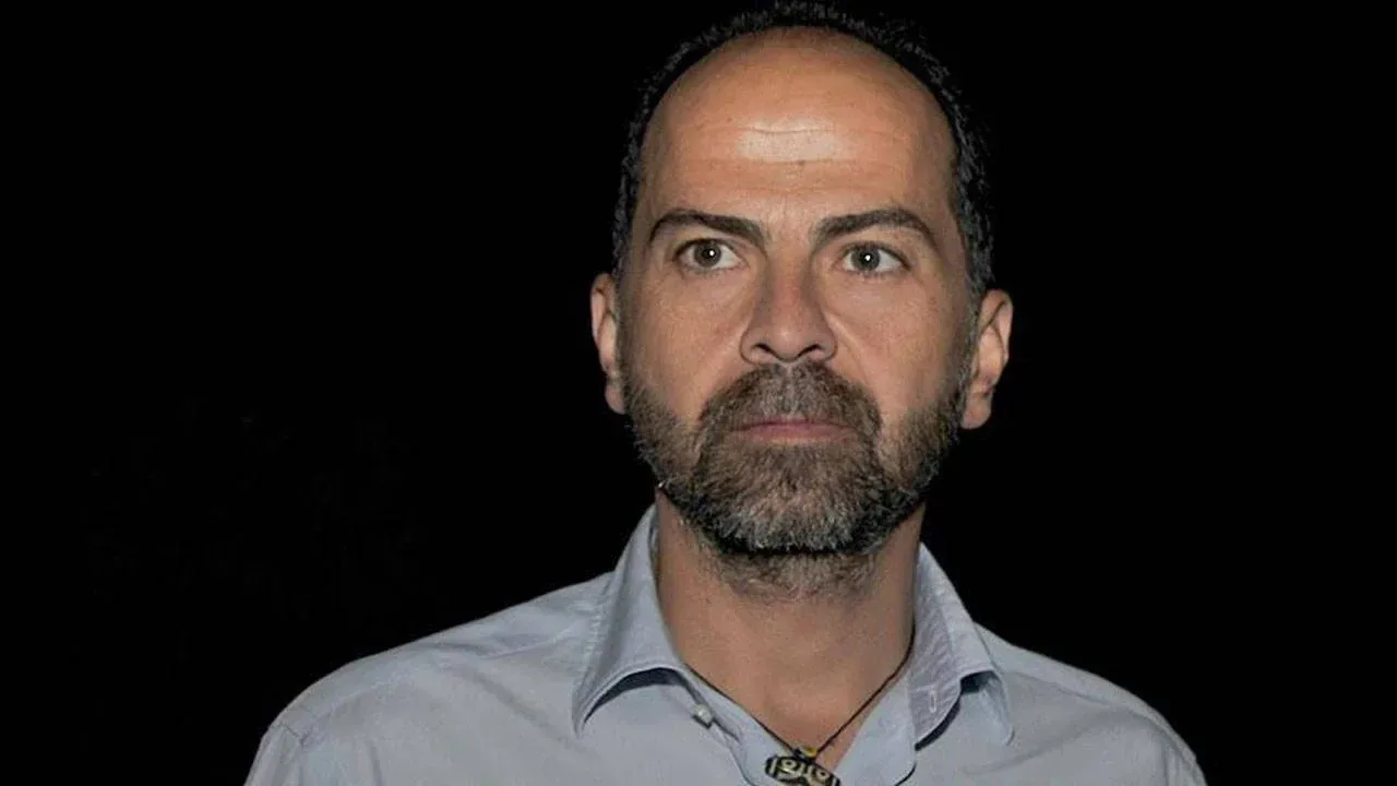 Nasuh Mahruki'nin 15 Temmuz Paylaşımı Nedeniyle Yargı Süreci ve Tutuklanma Kararı Nasuh Mahruki'nin 15 Temmuz Paylaşımı Nedeniyle Yargı Süreci ve Tutuklanma Kararı