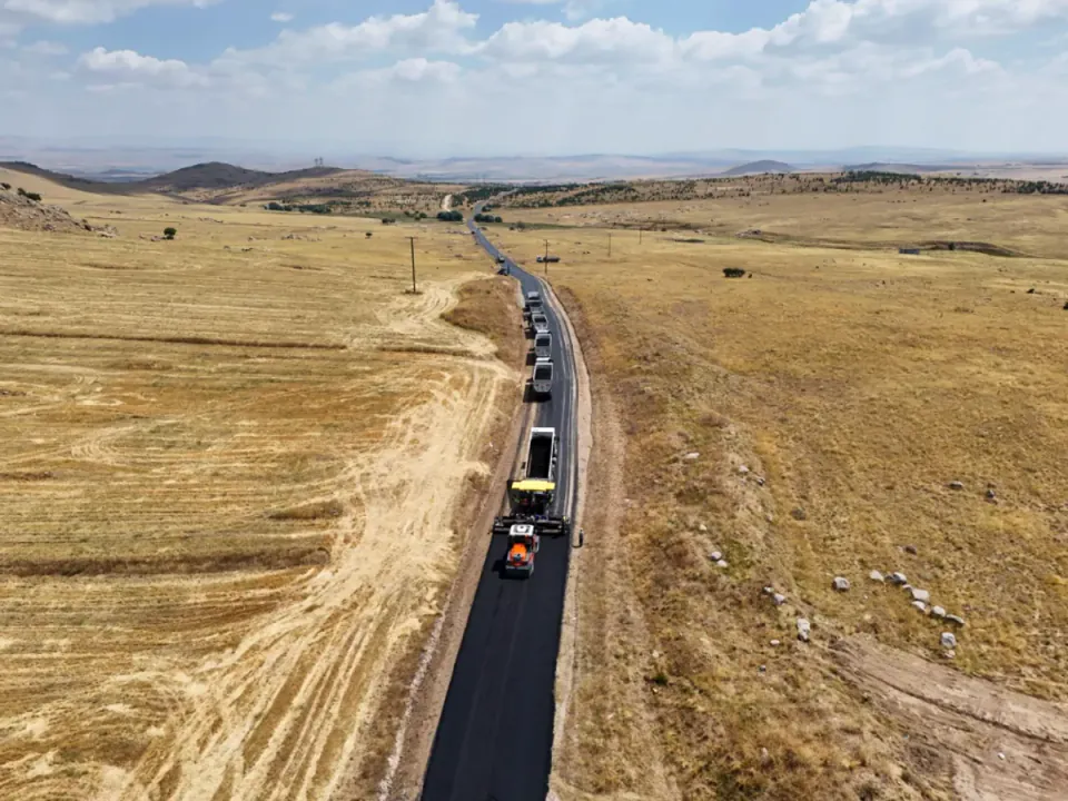 Sarıyahşi'de 3 Kilometrelik Yolda BSK Asfalt Çalışması Başladı görseli