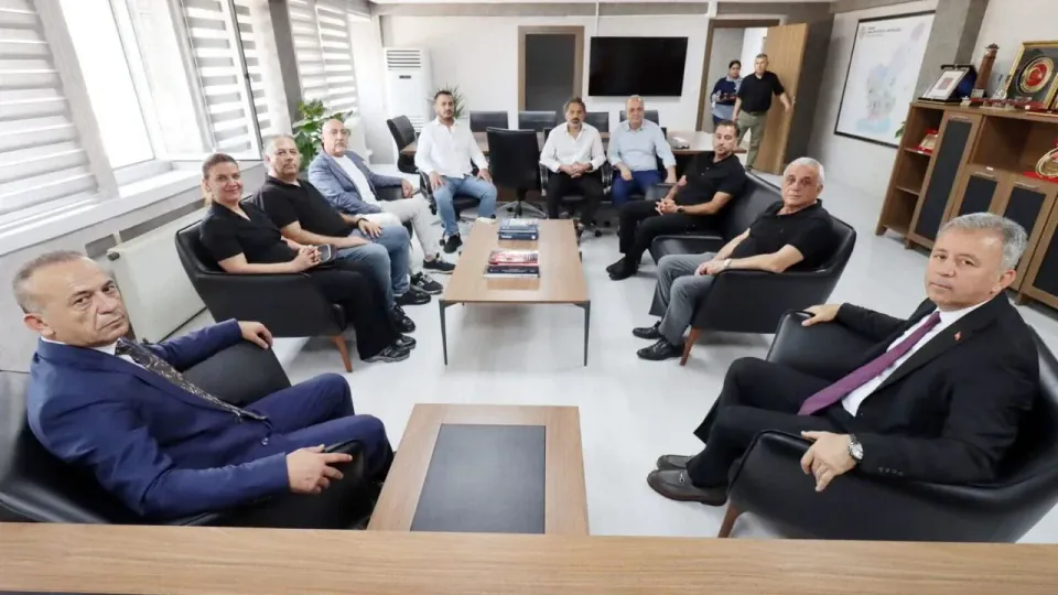 Spor Camiasında Anlamlı Dayanışma: Öz Hilal Kick Boks Kulübü'nden Taziye Ziyareti görseli
