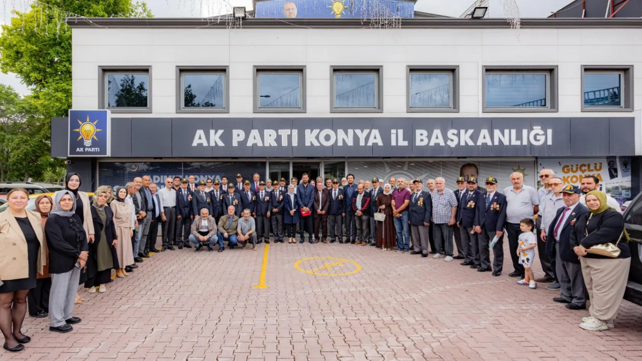 AK Parti Konya İl Başkanlığı'nda Anlamlı Babalar Günü Buluşması AK Parti Konya İl Başkanlığı'nda Anlamlı Babalar Günü Buluşması