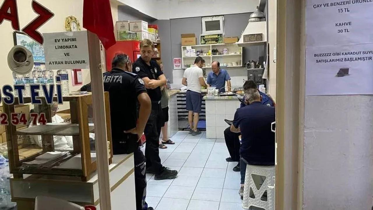 Burhaniye'de Sigara Denetimleri Sıkılaştı: 24 Bin 400 TL Ceza Uygulanıyor Burhaniye'de Sigara Denetimleri Sıkılaştı: 24 Bin 400 TL Ceza Uygulanıyor