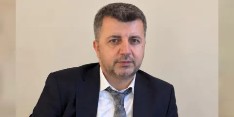 Yüksekova'de DEM Partili Meclis Üyesi Ferdi Beşer Görevden ve Partiden İstifa Etti